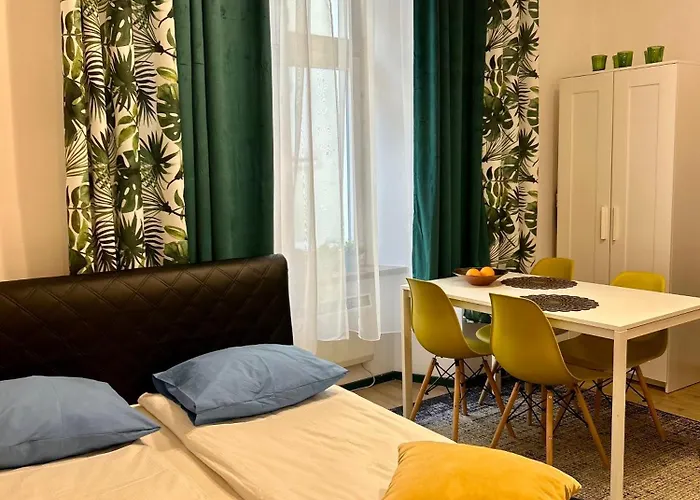 Vintage Senacka Krakow